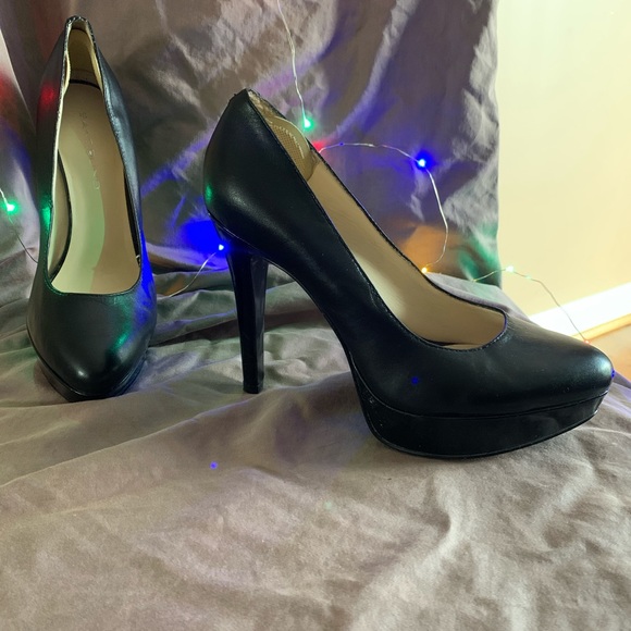 Size 5 Black Bandolino pumps. Worn 3-4 times - Picture 2 of 4
